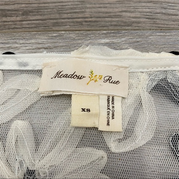 2/$50‼️Anthropologie Meadow Embroidery Lace Top - Picture 7 of 9